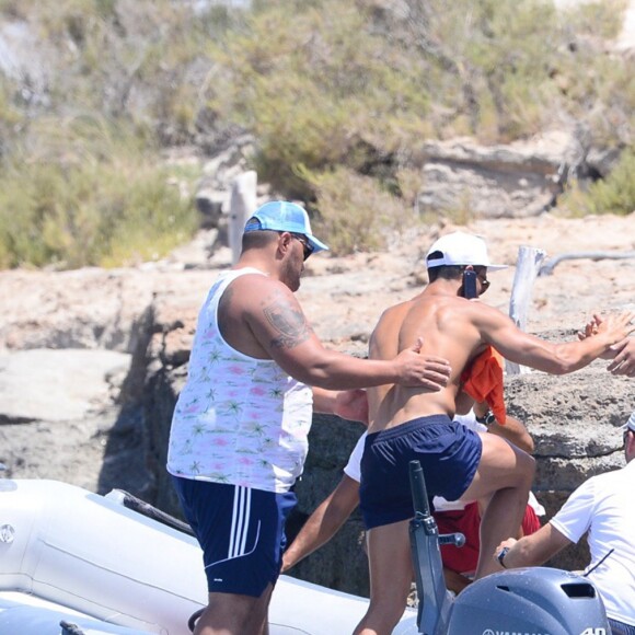 Cristiano Ronaldo profite avec ses proches et notamment son fils Cristiano Jr. de ses vacances dans les Baléares, ici à Formentera le 19 juillet 2016.