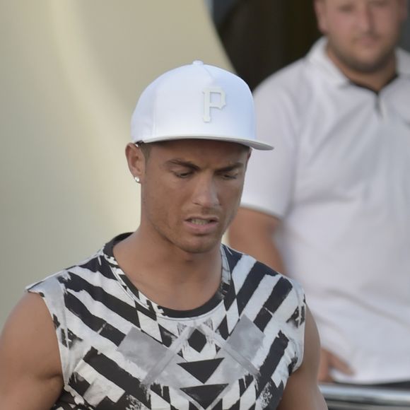 Cristiano Ronaldo se ressource avec son fils Cristiano Jr et sa mère Maria Dolores dos Santos Aveiro en vacances à Ibiza, le 13 juillet 2016.