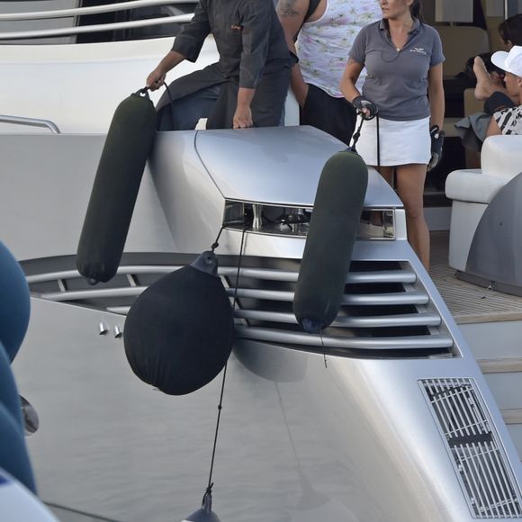 Cristiano Ronaldo se ressource avec son fils Cristiano Jr et sa mère Maria Dolores dos Santos Aveiro en vacances à Ibiza, le 13 juillet 2016.