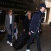 Miranda Kerr arrive à l'aéroport LAX de Los Angeles avec son fils Flynn et son compagnon Evan Spiegel le 3 juillet 2016.
