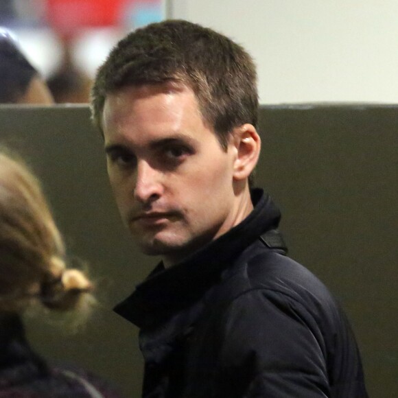 Exclusif -- Miranda Kerr arrive à l'aéroport de Sydney avec son compagnon Evan Spiegel et son fils Flynn pour prendre l'avion, le 3 juillet 2016