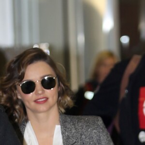 Exclusif Miranda Kerr arrive à l'aéroport de Sydney avec son compagnon Evan Spiegel et son fils Flynn pour prendre l'avion, le 3 juillet 2016