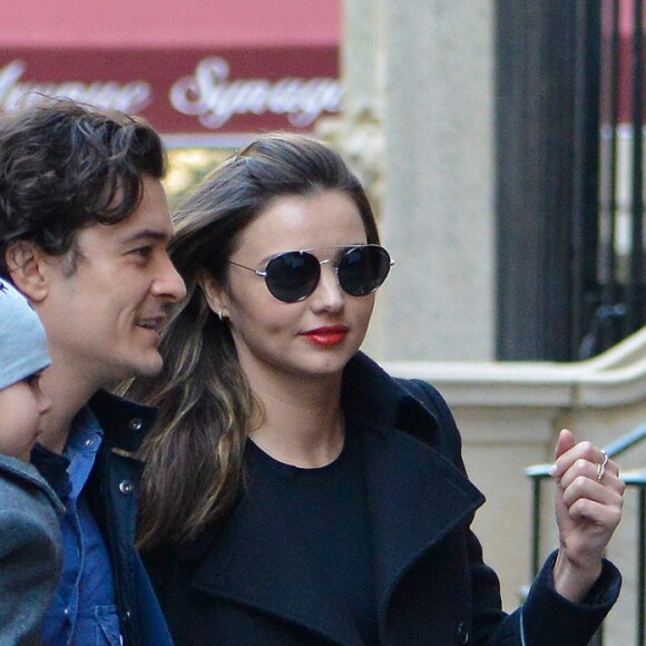 Miranda Kerr et Orlando Bloom reunis pour leur fils Flynn a New York, le 30 novembre 2013.