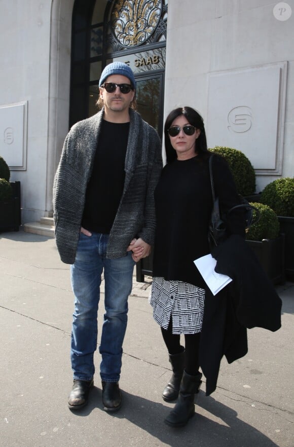 Shannen Doherty et son mari Kurt Iswarienko à Paris le 18 mars 2016.