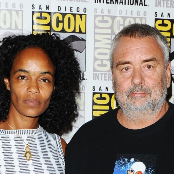 Luc Besson et sa femme au panel d'EuropaCorp pour Valerian and the City of a Thousand Planets, au Comic-Con 2016, San Diego, le 21 juillet 2016.