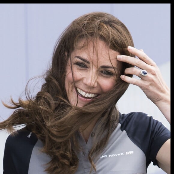 Catherine Kate Middleton, la duchesse de Cambridge arrive à Portsmouth pour rencontrer l'équipe du Land Rover Bar team qui participe à L'america's cup à Portsmouth le 24 juillet 2016