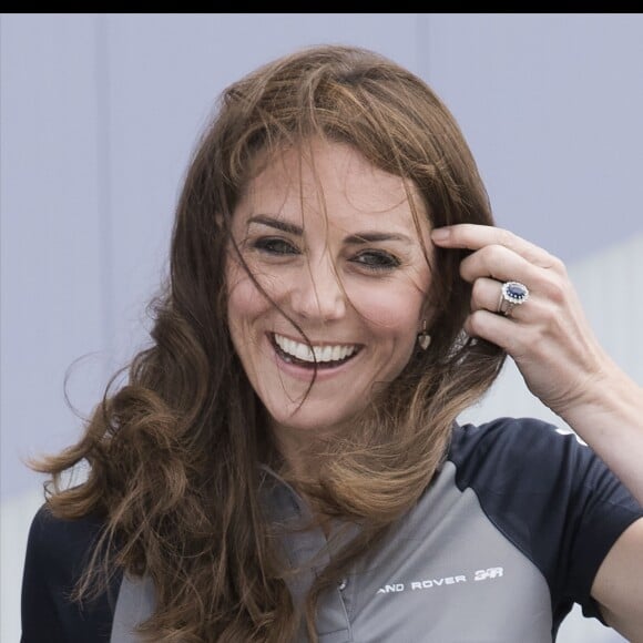 Catherine Kate Middleton, la duchesse de Cambridge arrive à Portsmouth pour rencontrer l'équipe du Land Rover Bar team qui participe à L'america's cup à Portsmouth le 24 juillet 2016