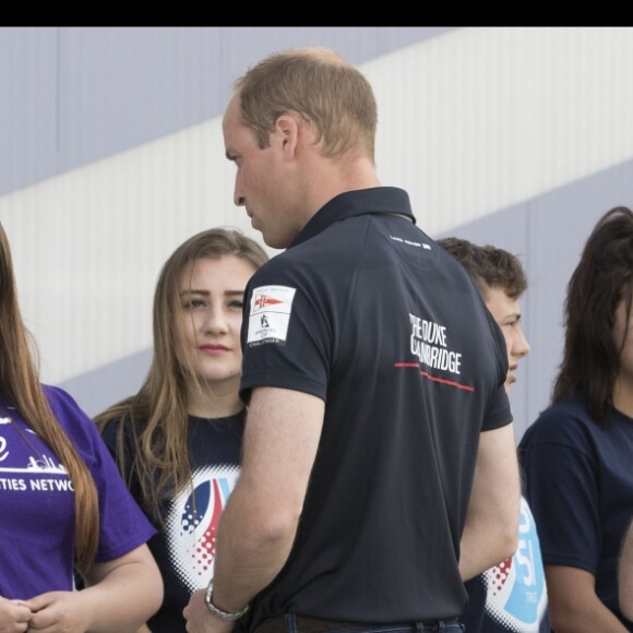 Le prince William, duc de Cambridge et Catherine Kate Middleton, la duchesse de Cambridge arrivent à Portsmouth pour rencontrer l'équipe du Land Rover Bar team qui participe à L'america's cup à Portsmouth, le 24 juillet 2016