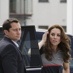 Le prince William, duc de Cambridge et Catherine Kate Middleton, la duchesse de Cambridge arrivent à Portsmouth pour rencontrer l'équipe du Land Rover Bar team qui participe à L'america's cup à Portsmouth le 24 juillet 2016.  The Duke and Duchess of Cambridge arrive at the Land Rover BAR team base during a visit to Portsmouth to see the America's Cup World Series in Portsmouth on July 24, 2016.24/07/2016 - Portsmouth