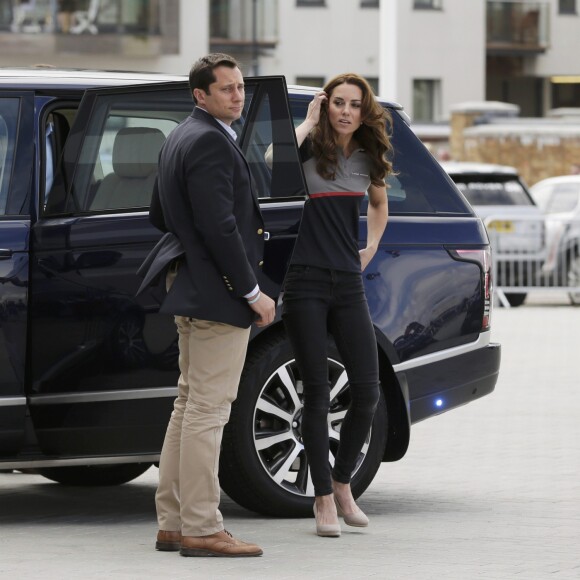 Le prince William, duc de Cambridge et Catherine Kate Middleton, la duchesse de Cambridge arrivent à Portsmouth pour rencontrer l'équipe du Land Rover Bar team qui participe à L'america's cup à Portsmouth le 24 juillet 2016.  The Duke and Duchess of Cambridge arrive at the Land Rover BAR team base during a visit to Portsmouth to see the America's Cup World Series in Portsmouth on July 24, 2016.24/07/2016 - Portsmouth