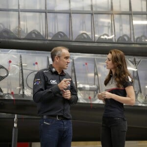 Le prince William, duc de Cambridge et Catherine Kate Middleton, la duchesse de Cambridge arrivent à Portsmouth pour rencontrer l'équipe du Land Rover Bar team qui participe à L'america's cup à Portsmouth, le 24 juillet 2016