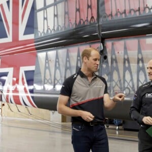 Le prince William, duc de Cambridge et Catherine Kate Middleton, la duchesse de Cambridge arrivent à Portsmouth pour rencontrer l'équipe du Land Rover Bar team qui participe à L'america's cup à Portsmouth, le 24 juillet 2016