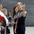 Le prince William, duc de Cambridge et Catherine Kate Middleton, la duchesse de Cambridge arrivent à Portsmouth pour rencontrer l'équipe du Land Rover Bar team qui participe à L'america's cup à Portsmouth, le 24 juillet 2016