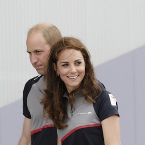 Le prince William, duc de Cambridge et Catherine Kate Middleton, la duchesse de Cambridge arrivent à Portsmouth pour rencontrer l'équipe du Land Rover Bar team qui participe à L'america's cup à Portsmouth, le 24 juillet 2016