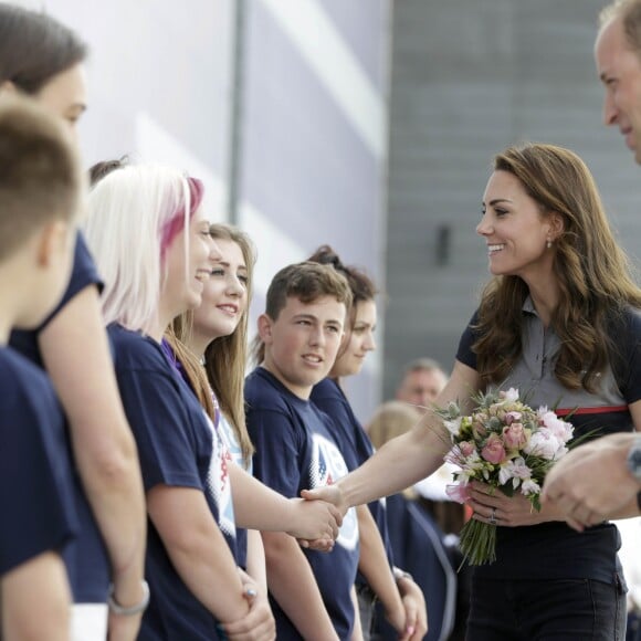 Le prince William, duc de Cambridge et Catherine Kate Middleton, la duchesse de Cambridge arrivent à Portsmouth pour rencontrer l'équipe du Land Rover Bar team qui participe à L'america's cup à Portsmouth, le 24 juillet 2016