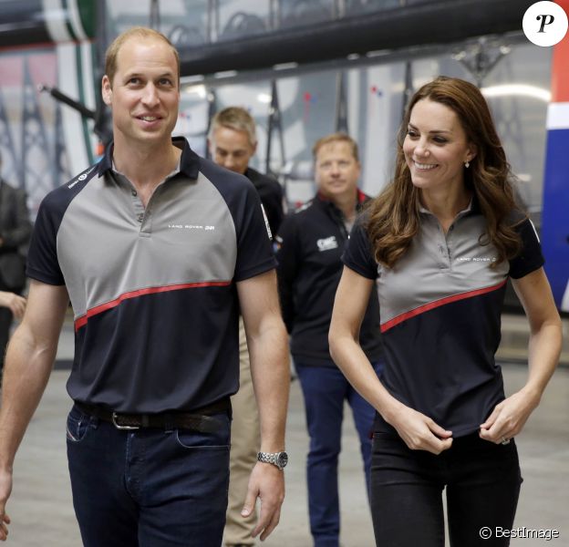 Le prince William, duc de Cambridge et Catherine Kate Middleton, la duchesse de Cambridge arrivent à Portsmouth pour rencontrer l'équipe du Land Rover Bar team qui participe à L'america's cup à Portsmouth, le 24 juillet 2016