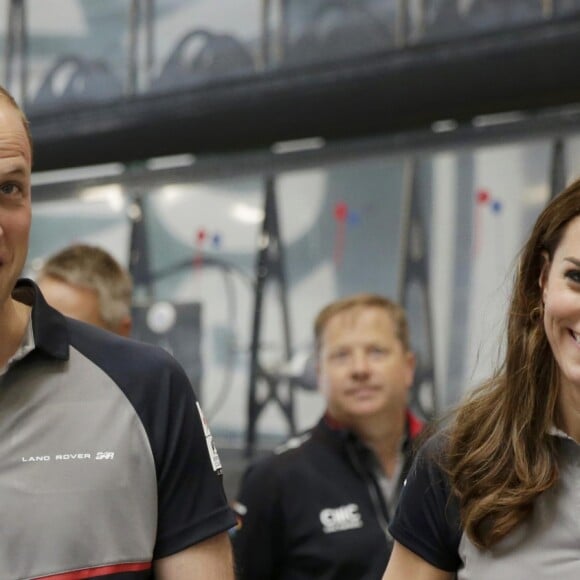 Le prince William, duc de Cambridge et Catherine Kate Middleton, la duchesse de Cambridge arrivent à Portsmouth pour rencontrer l'équipe du Land Rover Bar team qui participe à L'america's cup à Portsmouth, le 24 juillet 2016