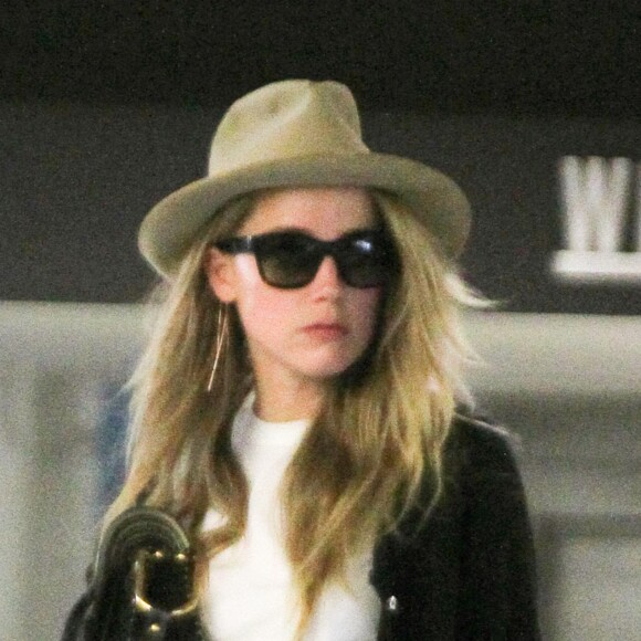 Amber Heard, très amaigrie, à la sortie d'un centre médical où elle a passé 2 heures à Westwood, le 13 juillet 2016