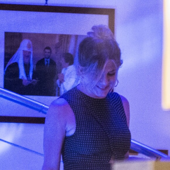 Exclusif - Jennifer Aniston dîne dans un restaurant à Nerano à l'occasion du festival du film de Giffoni à Nerano le 23 juillet 2016.