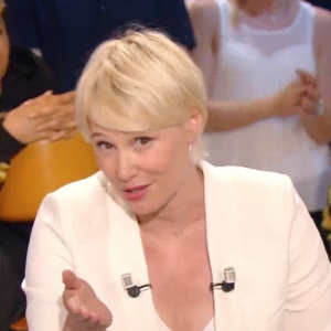 Les adieux de Maïtena Biraben dans "Le Grand journal" de Canal+. Le 24 juin 2016.