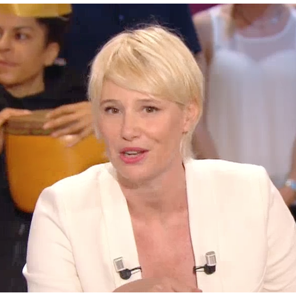 Les adieux de Maïtena Biraben dans "Le Grand journal" de Canal+. Le 24 juin 2016.