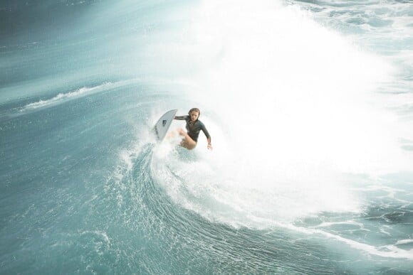 Blake Lively surfeuse dans Instinct de survie.