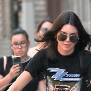 Kendall Jenner se promène à Vélo à New York le 24 juillet 2016.