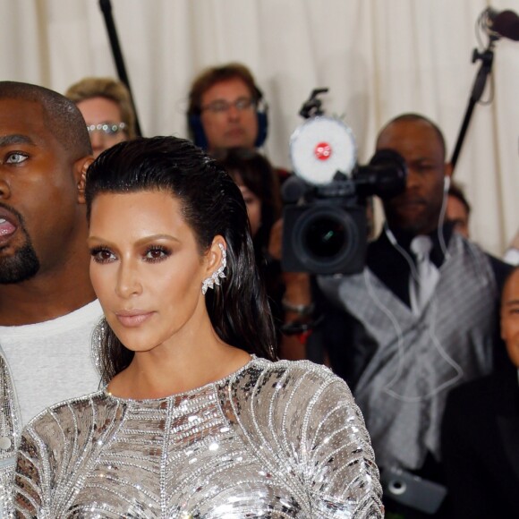 Kim Kardashian et son mari Kanye West (lentilles de contact bleues) à la Soirée Costume Institute Benefit Gala 2016 (Met Ball) sur le thème de "Manus x Machina" au Metropolitan Museum of Art à New York, le 2 mai 2016. © Charles Guerin/Bestimage