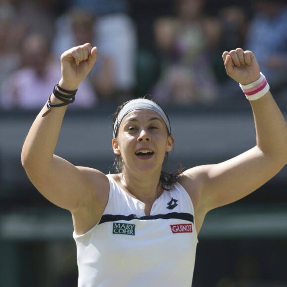 Marion Bartoli a remporte son tout premier succes en grand chelem en disposant de l'Allemande Sabine Lisicki 6-1, 6-4 en finale de Wimbledon a Londres Le 6 juillet 2013