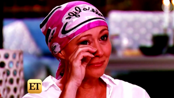 Shannen Doherty en larmes, raconte son combat contre le cancer du sein dans une émission qui lui est consacrée, diffusée sur le site Entertainment Tonight. Image extraite d'une vidéo publiée le 29 juillet