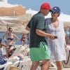 Exclusif - Niki Lauda et sa femme Birgit Wetzinger sur la plage lors de leurs vacances à Formentera, le 26 juillet 2016.