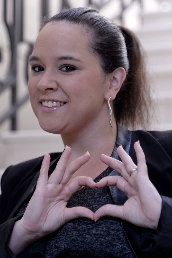 Magalie Vaé pose à Nice, le 28 juin 2014
