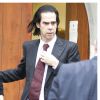Nick Cave et sa femme Susie arrivent au bureau de médecine légale pour connaitre les circonstances du décès de leur fils Arthur à Brighton le 9 novembre 2015. Le 14 juillet 2015, Arthur avait pris du LSD et consommé du canabis avant de tomber d'une falaise.