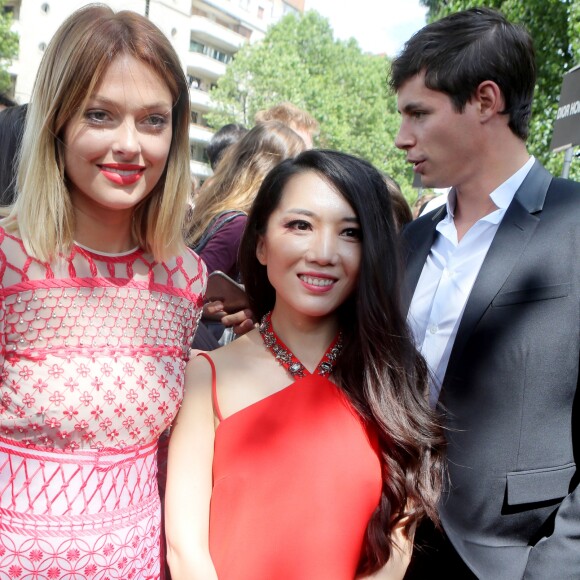 Caroline Receveur et son compagnon Valentin avec Tao Tao au défilé de mode Dior Hommes printemps-été 2017 au Tennis Club de Paris, le 24 juin 2016. © CVS / Veeren / Bestimage