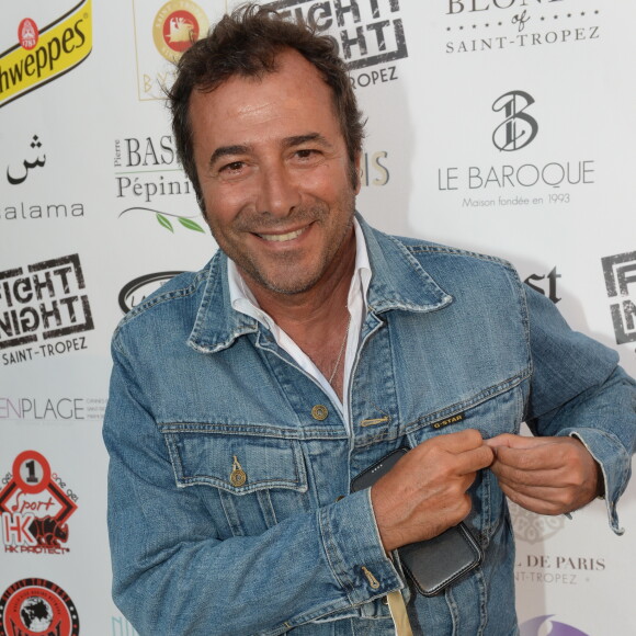 Bernard Montiel - Soirée "La Fight Night" de Saint-­Tropez, France, le 4 août 2016. La Fight Night est un concept original alliant les plus hautes valeurs des sports de combats internationaux au glamour de Saint-­Tropez. Certains des plus grands noms de la boxe thaï et du kick-boxing mondiaux se sont affrontés sur ce ring faisant désormais partie de la légende de la boxe sous toutes ses formes. Cette prestigieuse soirée de gala au clair de lune est devenue au cours du temps LA marque d'un succès sportif et people retentissant. Un événement incontournable dans le village le plus célèbre de la Côte d'Azur. © Rachid Bellak/Bestimage
