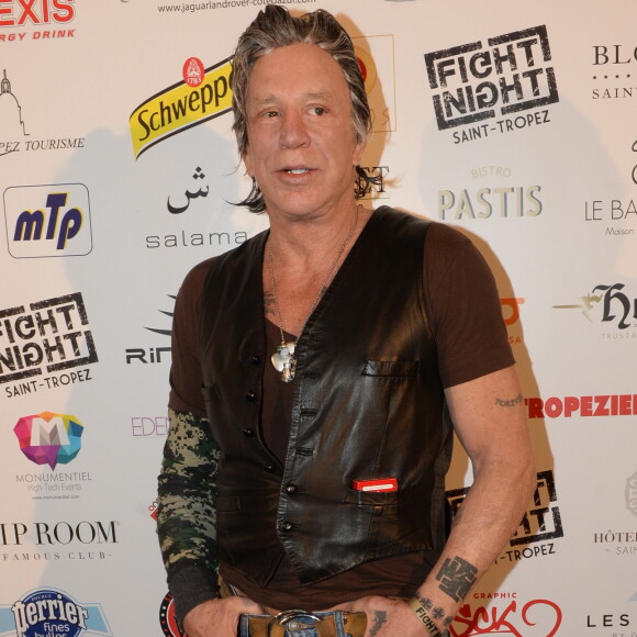 Mickey Rourke - Soirée "La Fight Night" de Saint-­Tropez, France, le 4 août 2016. La Fight Night est un concept original alliant les plus hautes valeurs des sports de combats internationaux au glamour de Saint-­Tropez. Certains des plus grands noms de la boxe thaï et du kick-boxing mondiaux se sont affrontés sur ce ring faisant désormais partie de la légende de la boxe sous toutes ses formes. Cette prestigieuse soirée de gala au clair de lune est devenue au cours du temps LA marque d'un succès sportif et people retentissant. Un événement incontournable dans le village le plus célèbre de la Côte d'Azur. © Rachid Bellak/Bestimage