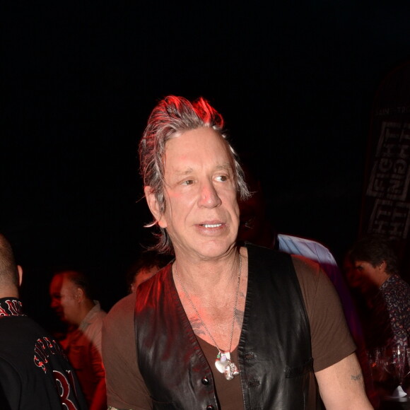 Mickey Rourke - Soirée "La Fight Night" de Saint-­Tropez, France, le 4 août 2016. La Fight Night est un concept original alliant les plus hautes valeurs des sports de combats internationaux au glamour de Saint-­Tropez. Certains des plus grands noms de la boxe thaï et du kick-boxing mondiaux se sont affrontés sur ce ring faisant désormais partie de la légende de la boxe sous toutes ses formes. Cette prestigieuse soirée de gala au clair de lune est devenue au cours du temps LA marque d'un succès sportif et people retentissant. Un événement incontournable dans le village le plus célèbre de la Côte d'Azur. © Rachid Bellak/Bestimage