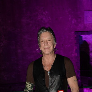 Mickey Rourke - Soirée "La Fight Night" de Saint-­Tropez, France, le 4 août 2016. La Fight Night est un concept original alliant les plus hautes valeurs des sports de combats internationaux au glamour de Saint-­Tropez. Certains des plus grands noms de la boxe thaï et du kick-boxing mondiaux se sont affrontés sur ce ring faisant désormais partie de la légende de la boxe sous toutes ses formes. Cette prestigieuse soirée de gala au clair de lune est devenue au cours du temps LA marque d'un succès sportif et people retentissant. Un événement incontournable dans le village le plus célèbre de la Côte d'Azur. © Rachid Bellak/Bestimage