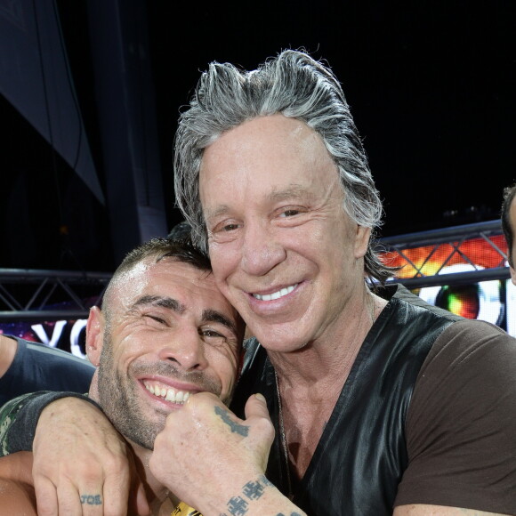 Le boxeur Yohan Lidon (Le Bûcheron) vainqueur et Mickey Rourke - Soirée "La Fight Night" de Saint-­Tropez, France, le 4 août 2016. La Fight Night est un concept original alliant les plus hautes valeurs des sports de combats internationaux au glamour de Saint-­Tropez. Certains des plus grands noms de la boxe thaï et du kick-boxing mondiaux se sont affrontés sur ce ring faisant désormais partie de la légende de la boxe sous toutes ses formes. Cette prestigieuse soirée de gala au clair de lune est devenue au cours du temps LA marque d'un succès sportif et people retentissant. Un événement incontournable dans le village le plus célèbre de la Côte d'Azur. © Rachid Bellak/Bestimage