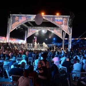 Atmosphère - Soirée "La Fight Night" de Saint-­Tropez, France, le 4 août 2016. La Fight Night est un concept original alliant les plus hautes valeurs des sports de combats internationaux au glamour de Saint-­Tropez. Certains des plus grands noms de la boxe thaï et du kick-boxing mondiaux se sont affrontés sur ce ring faisant désormais partie de la légende de la boxe sous toutes ses formes. Cette prestigieuse soirée de gala au clair de lune est devenue au cours du temps LA marque d'un succès sportif et people retentissant. Un événement incontournable dans le village le plus célèbre de la Côte d'Azur. © Rachid Bellak/Bestimage