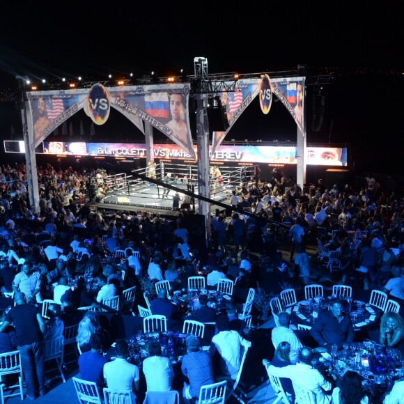 Atmosphère - Soirée "La Fight Night" de Saint-­Tropez, France, le 4 août 2016. La Fight Night est un concept original alliant les plus hautes valeurs des sports de combats internationaux au glamour de Saint-­Tropez. Certains des plus grands noms de la boxe thaï et du kick-boxing mondiaux se sont affrontés sur ce ring faisant désormais partie de la légende de la boxe sous toutes ses formes. Cette prestigieuse soirée de gala au clair de lune est devenue au cours du temps LA marque d'un succès sportif et people retentissant. Un événement incontournable dans le village le plus célèbre de la Côte d'Azur. © Rachid Bellak/Bestimage