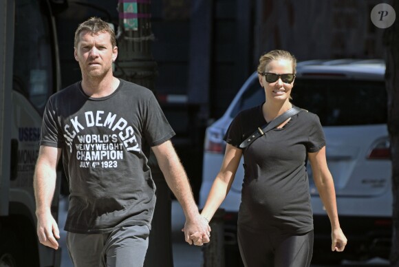 Exclusif - Lara Bingle, enceinte, et son mari Sam Worthington, à New York, le 4 août 2016.