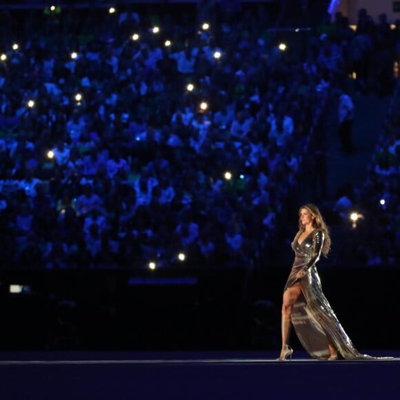 Gisele Bündchen irradie lors de la cérémonie d'ouverture des Jeux Olympiques à Rio de Janeiro, le 5 août 2016.