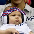  Boomer, le fils de 3 mois de Michael Phelps, était présent dans les bras de sa maman Nicole Johnson tandis que son papa disputait les séries du 200 m papillon le 8 août 2016 aux Jeux olympiques de Rio de Janeiro. © Robin Utrecht/ABACAPRESS.COM 