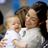 Boomer, le fils de 3 mois de Michael Phelps, était présent dans les bras de sa maman Nicole Johnson tandis que son papa disputait les séries du 200 m papillon le 8 août 2016 aux Jeux olympiques de Rio de Janeiro. © Robin Utrecht/ABACAPRESS.COM