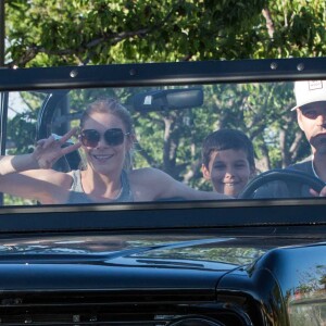 LeAnn Rimes et son mari Eddie Cibrian ainsi que son fils Jake à Calabasas, le 7 juin 2016