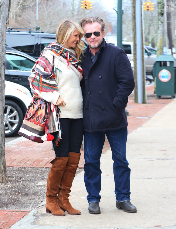 Exclusif - John Mellencamp et sa compagne Christie Brinkley arrivent chez "Sip & Soda" à New York, le 4 février 2016.