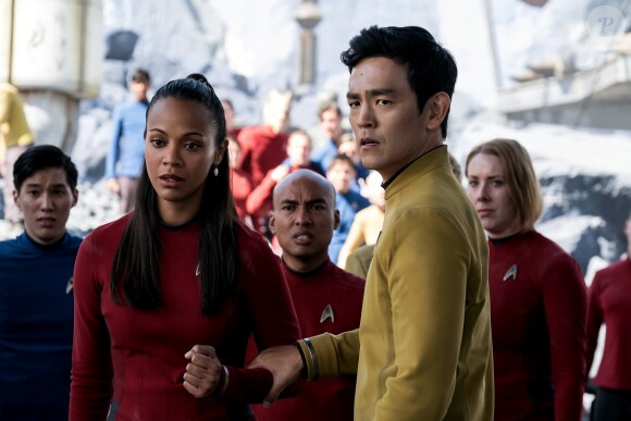 Zoe Saldana et John Cho dans Star Trek Sans Limites.