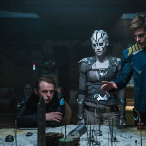 Simon Pegg, Sofia Boutella et Chris Pine dans Star Trek Sans Limites.