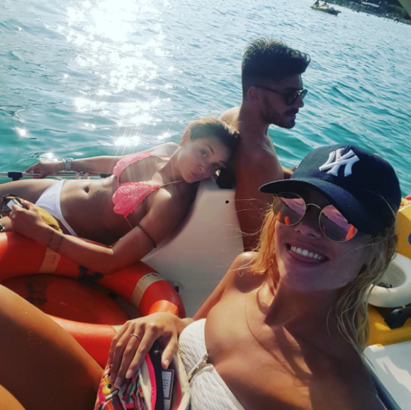 Priscilla Betti et Joy Esteher en vacances en Sicile, début août 2016.